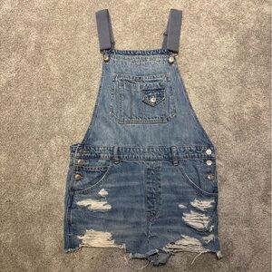American Eagle 90’s Boyfriend Short Overalls